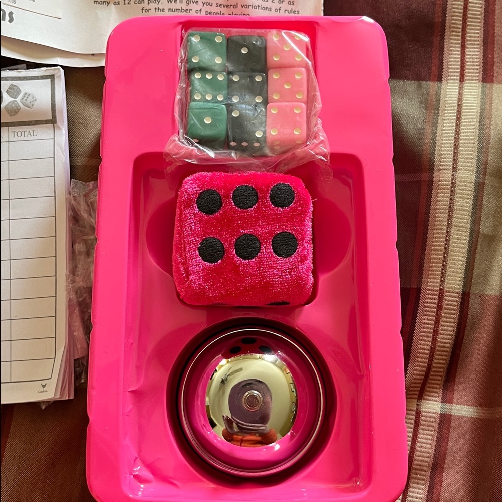New Bunco boxed Breast Cancer Research Game Set with Pink Dice bell score sheets